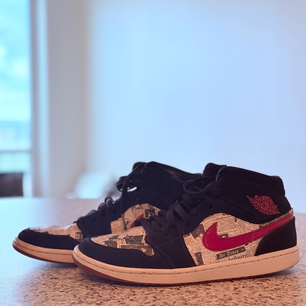 Nike Black and Pink Sneakers Classic Style